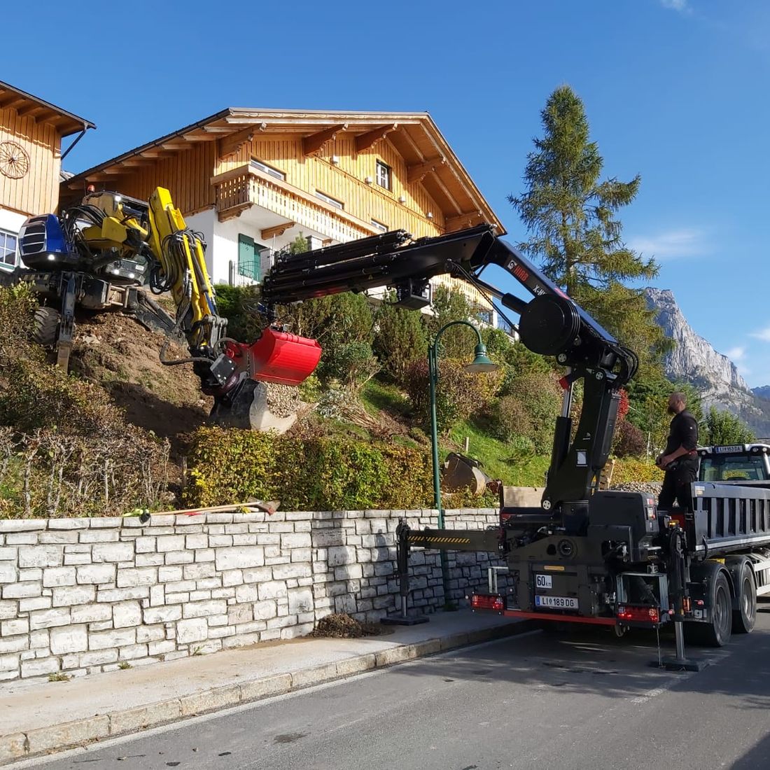 Erdbewegungen- Schreitbagger Handl Mike 8