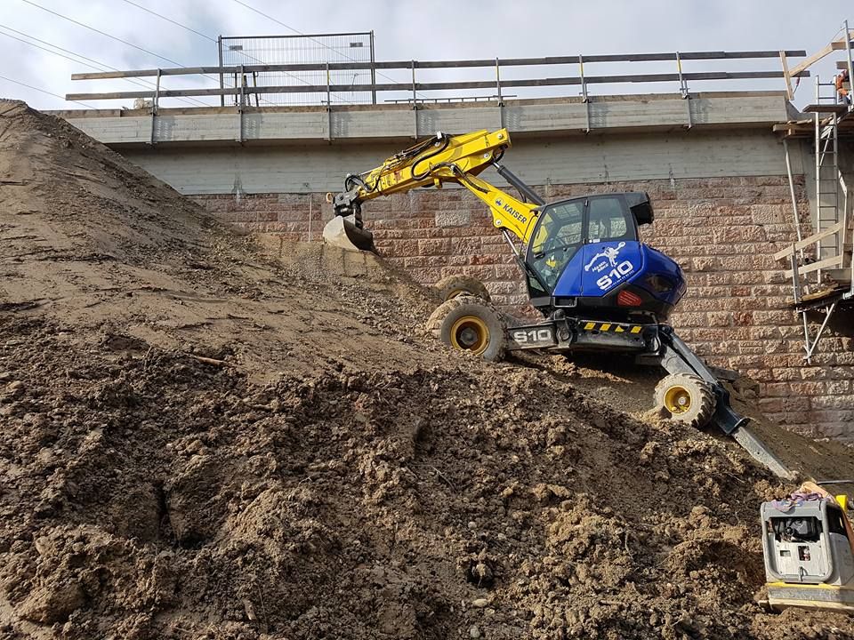 Erdbewegungen- Schreitbagger Handl Mike 8