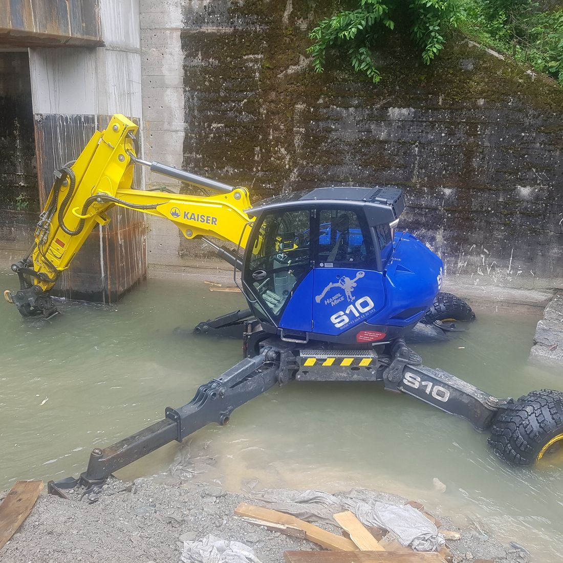 Erdbewegungen- Schreitbagger Handl Mike 15