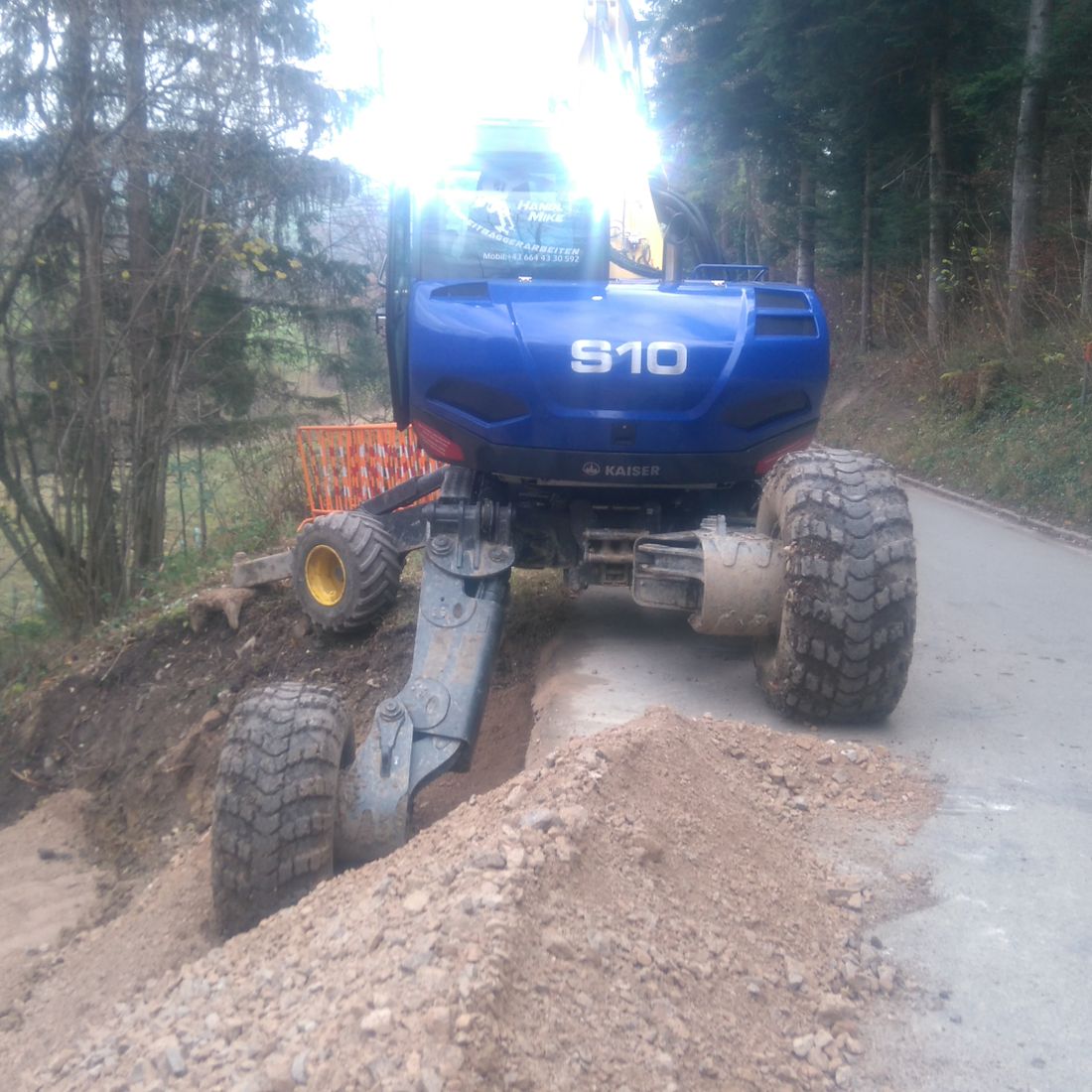 Erdbewegungen- Schreitbagger Handl Mike 17
